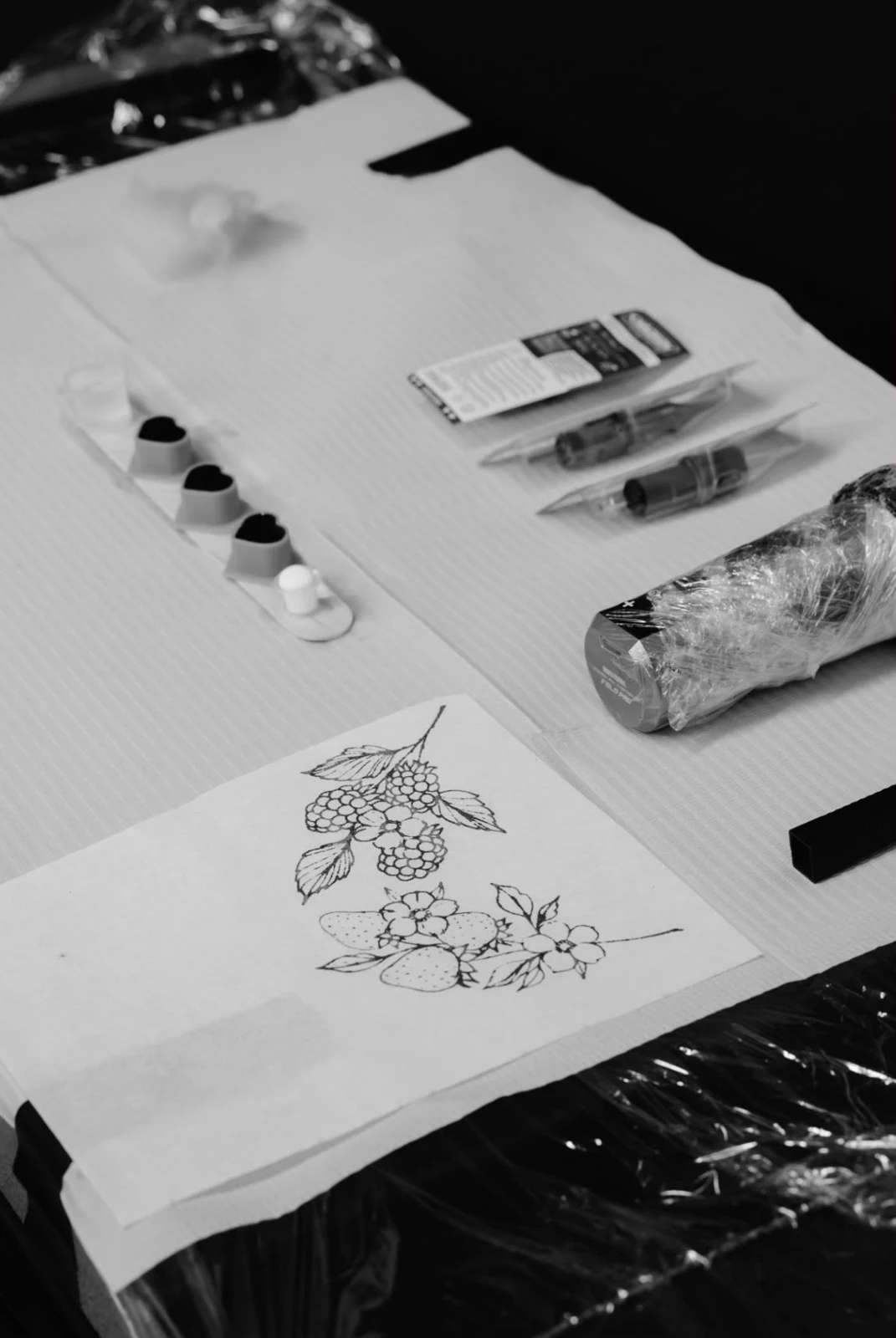 Tattoo-Handwerk und Arbeitsmaterialien im Studio · Einblick 1