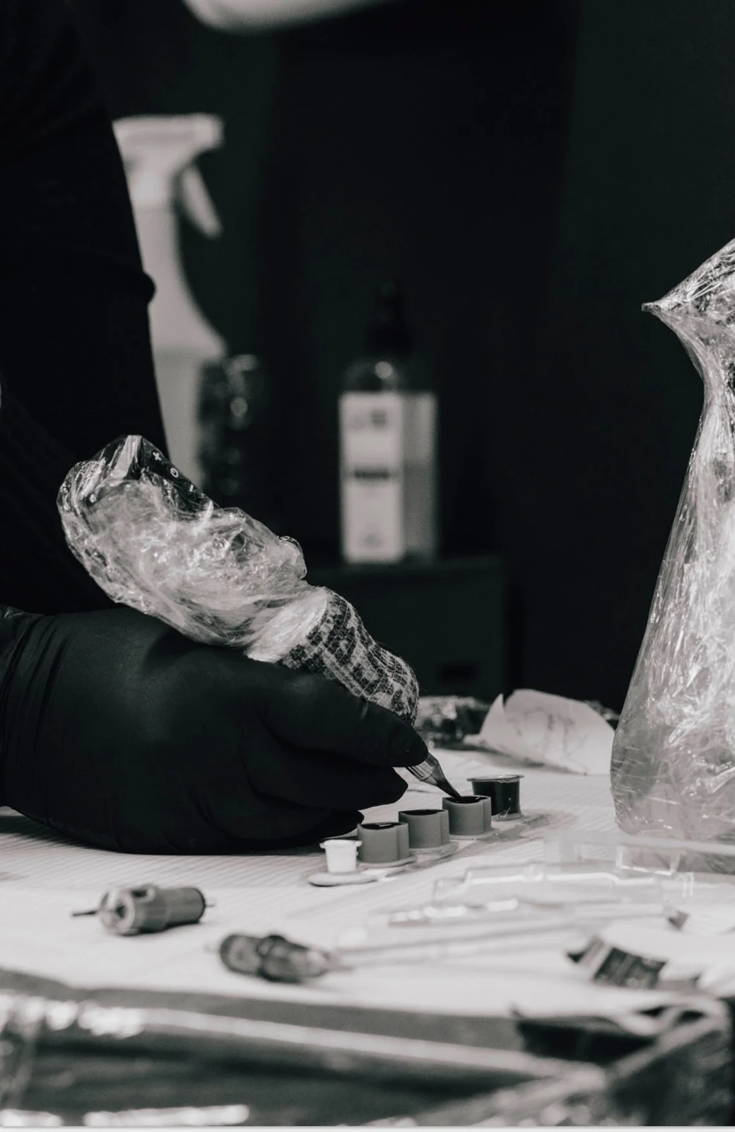 Tattoo-Handwerk und Arbeitsmaterialien im Studio · Einblick 2